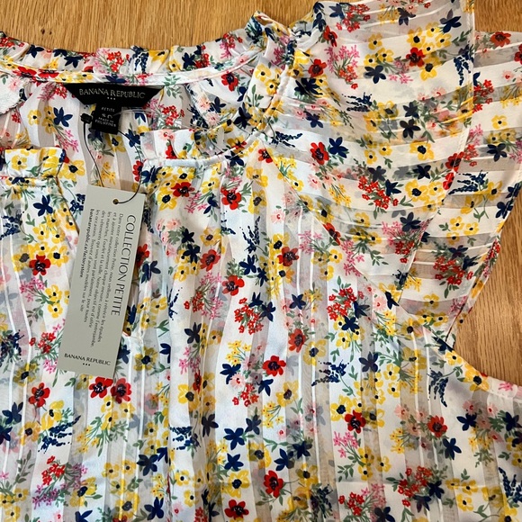 Banana Republic Flowy Flowered Blouse - Picture 2 of 7